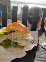 Lachssemmel Mit Honig-sef-soße Und Sprossen